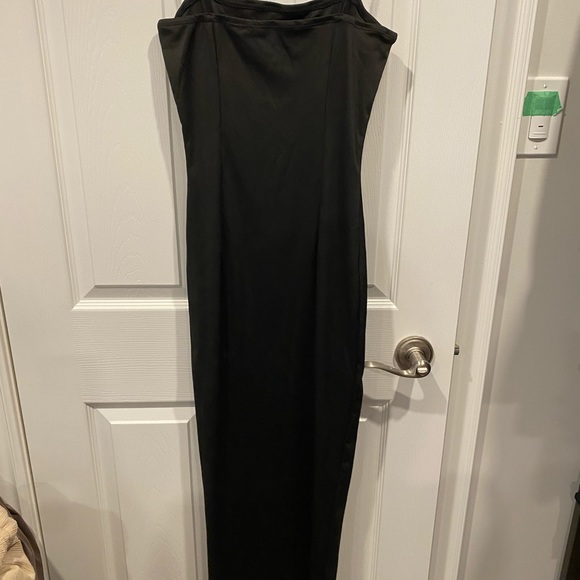 Black dress - Picture 3 of 3